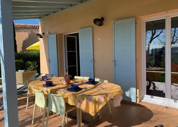 Les Coralines Nyaraló *